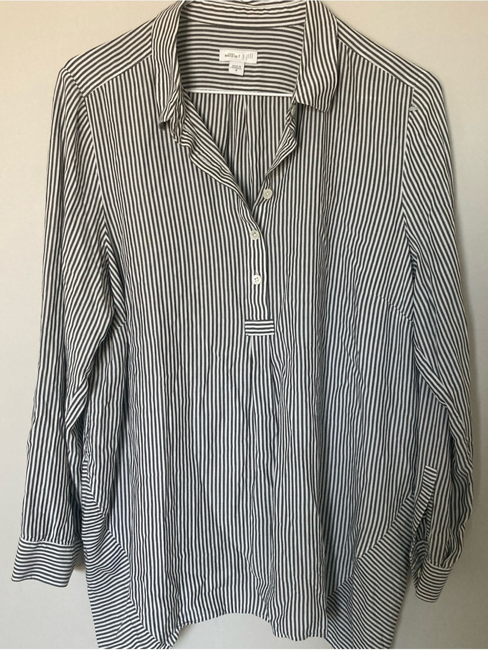 J.Jill Top M Popover Shirt Rayon Striped Roll Tab Sharkbite Hem Gray White